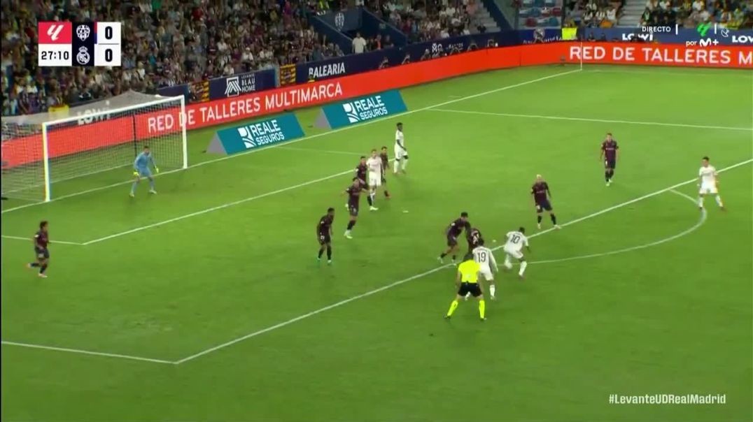 ⁣Levante 0 - 1 Real Madrid - Vinícius Júnior 28'