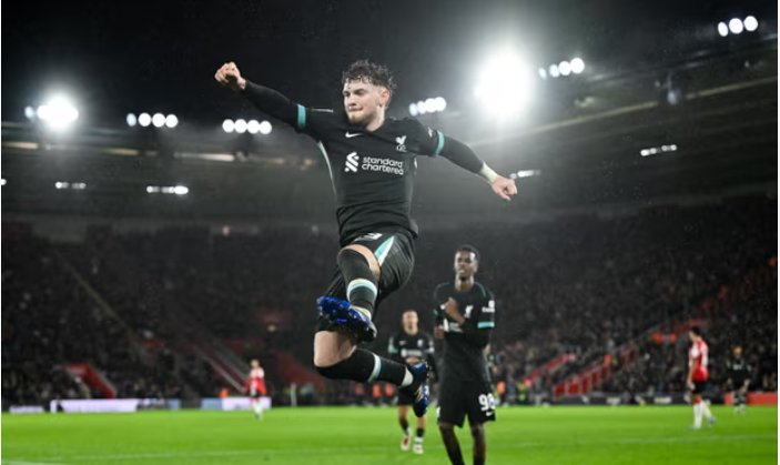 Liverpool hold off Southampton fightback after Núñez and Elliott strikes