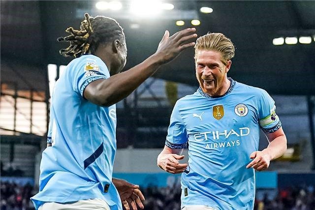 De Bruyne's goal against Wolves puts Man City in third place.