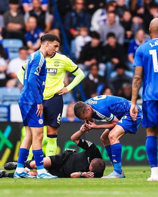 Jamie Vardy stops the Leicester vs. Southampton match by blowing the referee's whistle after an official sustains a head injury.