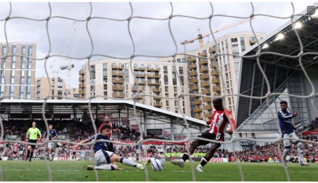 Man United fall short of famous comeback at Brentford