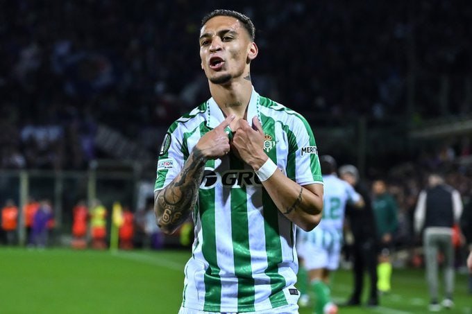 The president of Real Betis gives an update on Antony's future as the team advances to the Europa Conference League final and the revitalised Man United loanee shines once more.